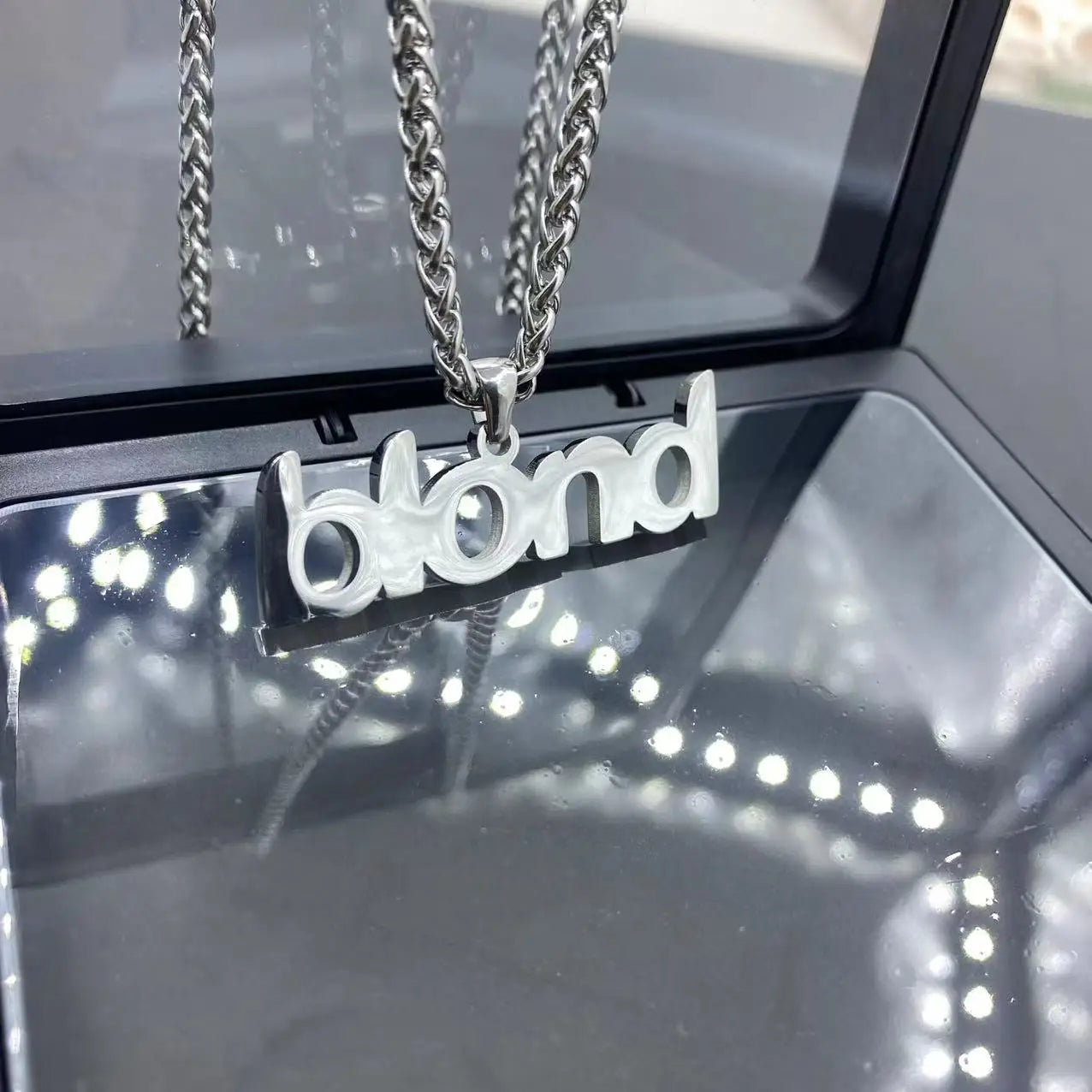 Blond Chain